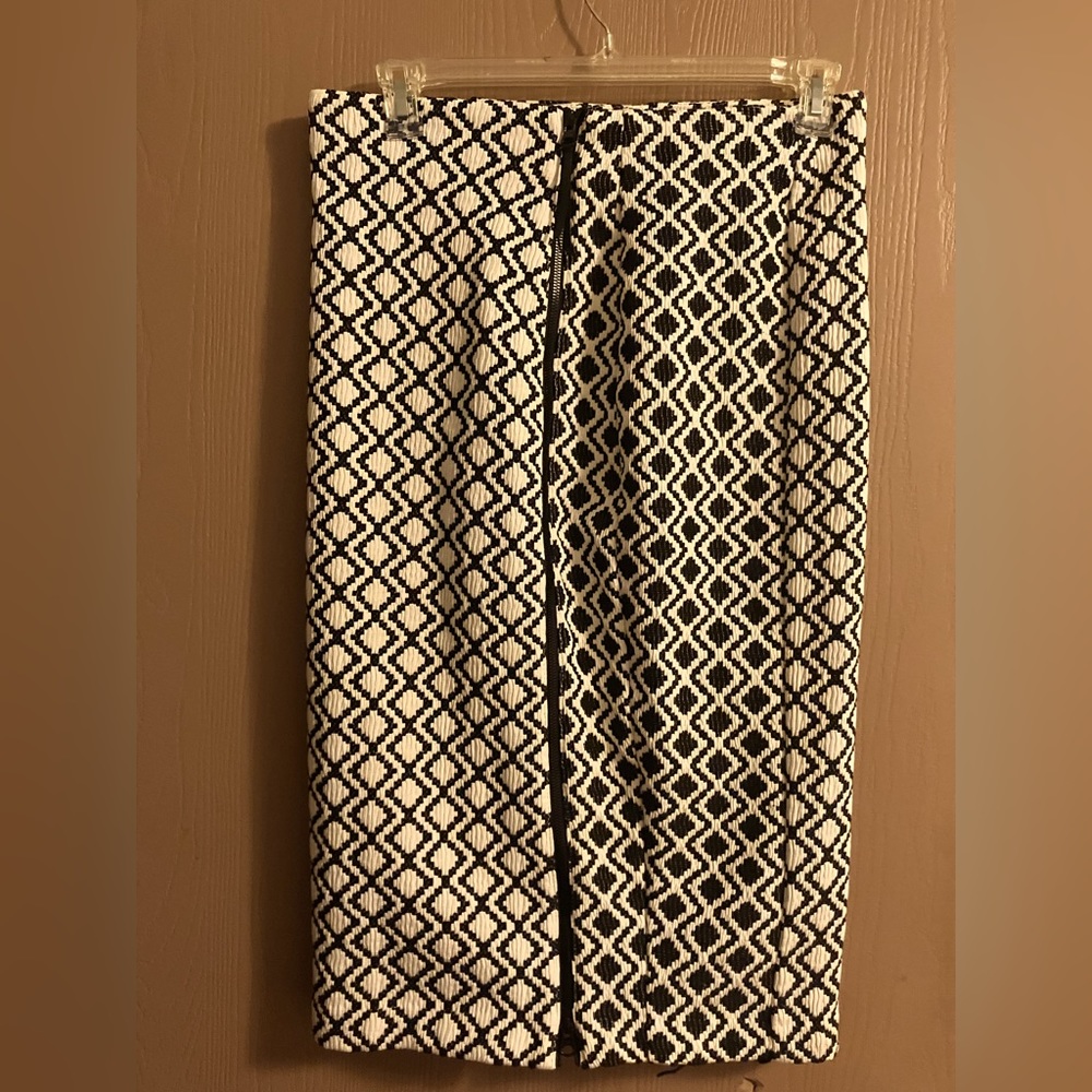 Lane Bryant Jacquard Zig-Zag Pencil Skirt.Size 14 Very Cute Excellent Condition